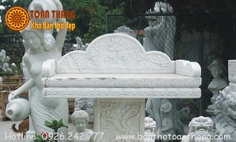 Bàn thờ Thiên ngoài trời nên chọn đá tự nhiên để tăng độ bền