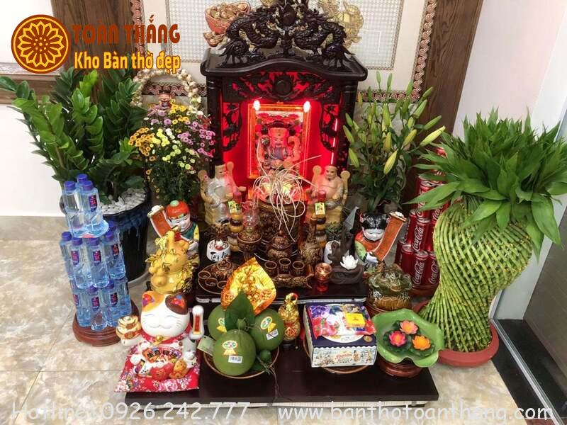 Cách đặt mèo thần tài ở bàn thờ ông Địa giúp buôn bán thuận lợi