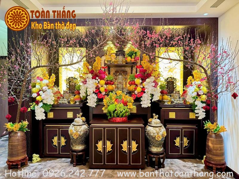 Một số lưu ý khi cắm hoa bàn thờ gia tiên bạn cần biết
